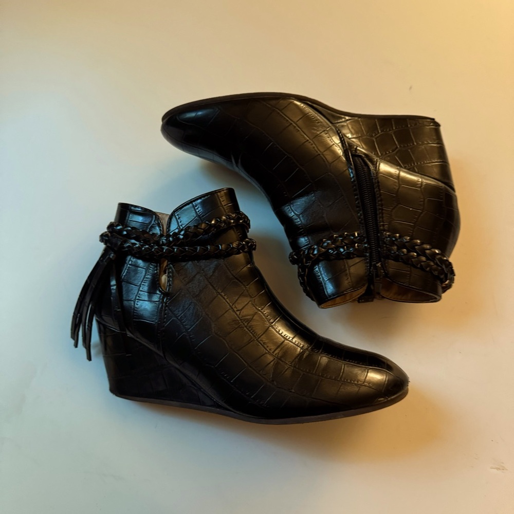 Black textured ankle boots
